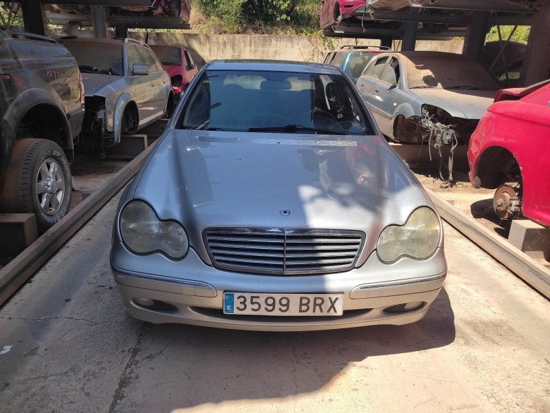 mercedes-benz clase c (w203) berlina del año 2001