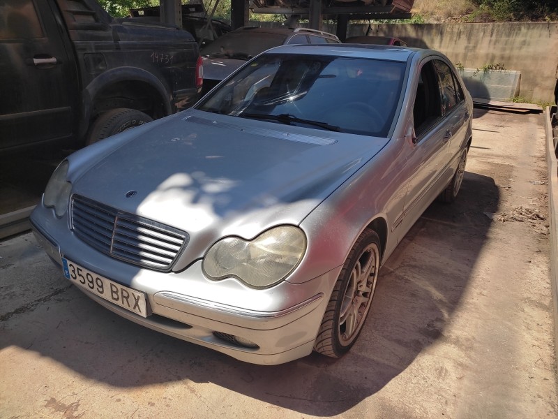 mercedes-benz clase c (w203) berlina del año 2001
