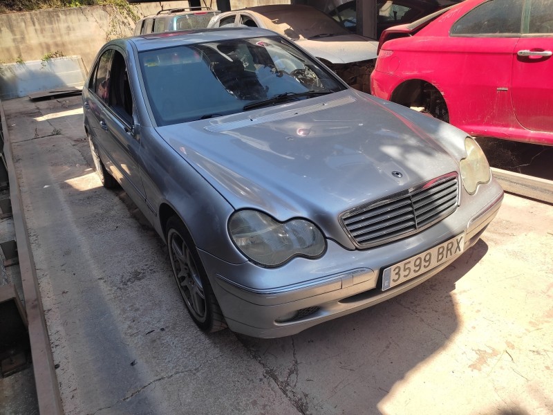 mercedes-benz clase c (w203) berlina del año 2001