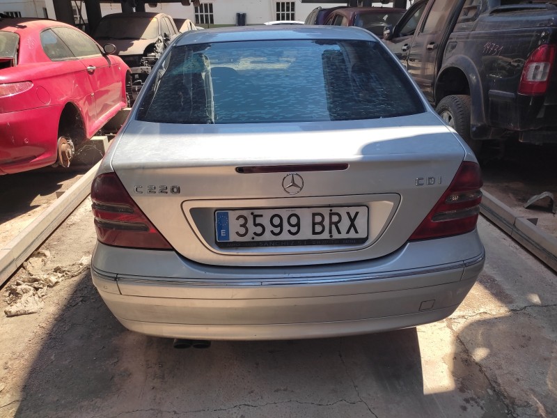 mercedes-benz clase c (w203) berlina del año 2001