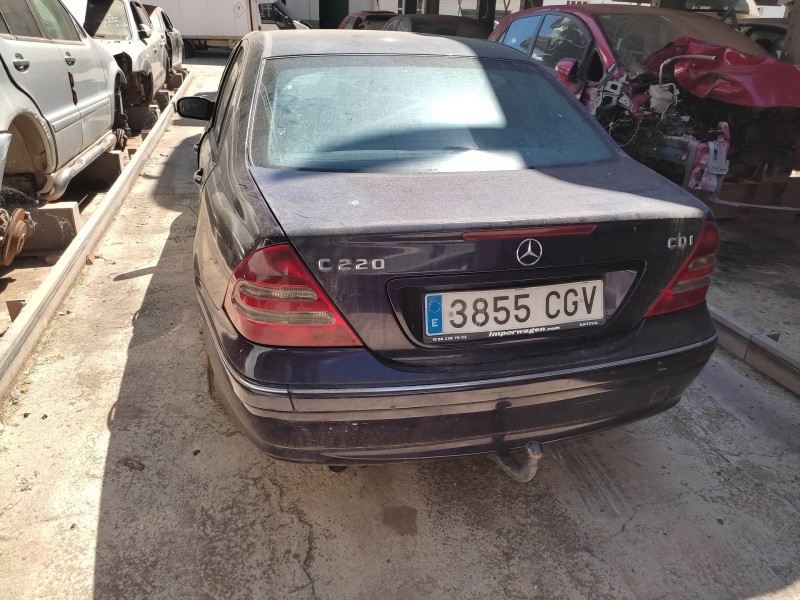 mercedes-benz clase c (w203) berlina del año 2001