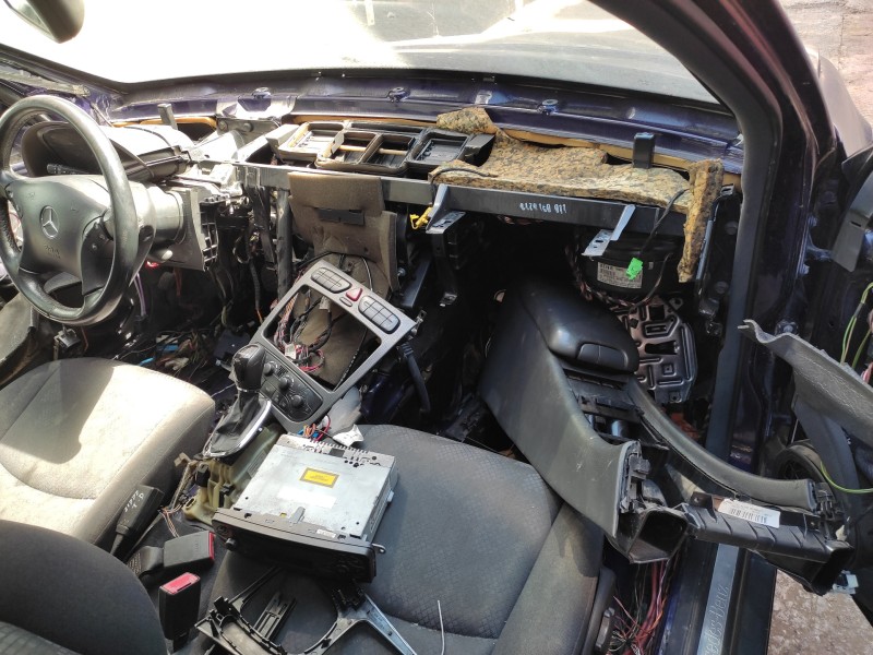 mercedes-benz clase c (w203) berlina del año 2001