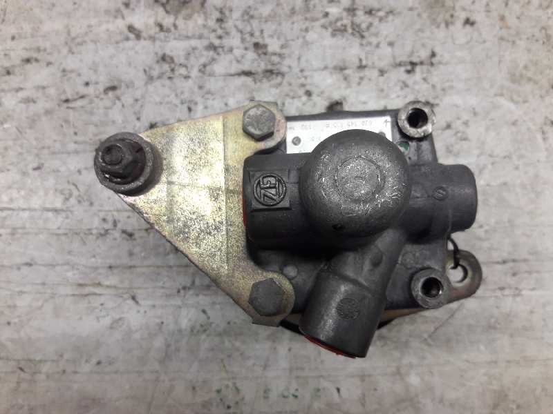 Recambio de bomba servodireccion para ford fiesta berlina básico referencia OEM IAM 7681955128  