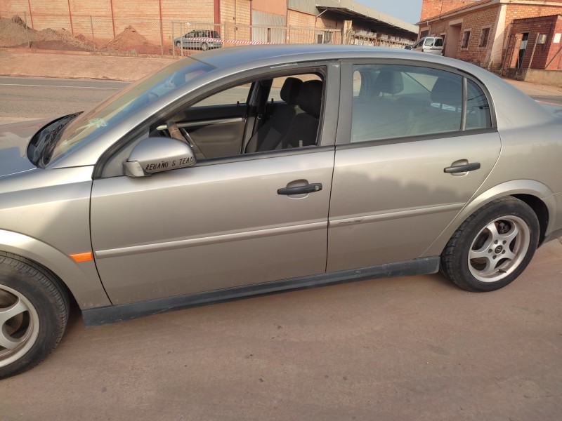 opel vectra c berlina del año 2003