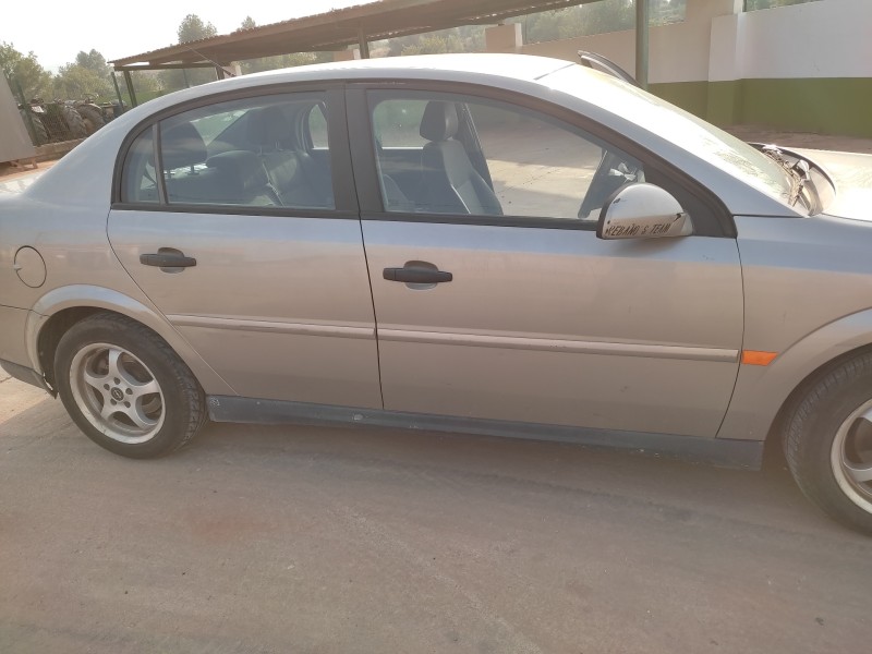 opel vectra c berlina del año 2003
