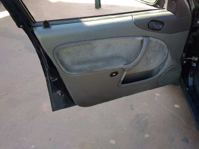 saab 9-3 berlina del año 1999