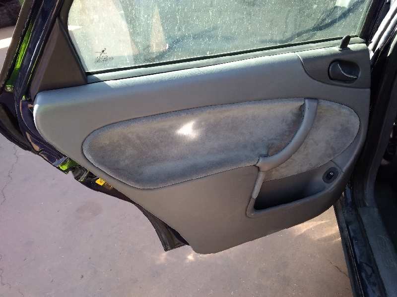 saab 9-3 berlina del año 1999