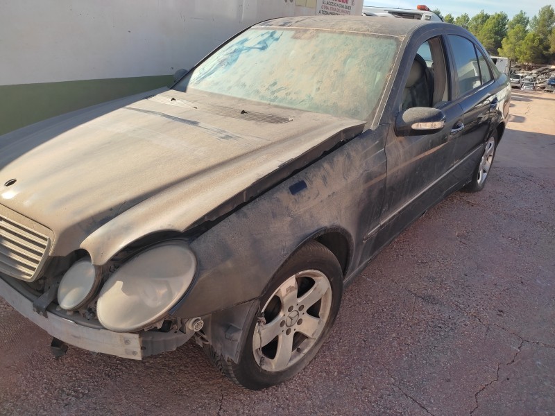 mercedes-benz clase e (w211) berlina del año 2002