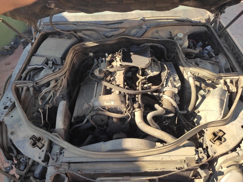 mercedes-benz clase e (w211) berlina del año 2002