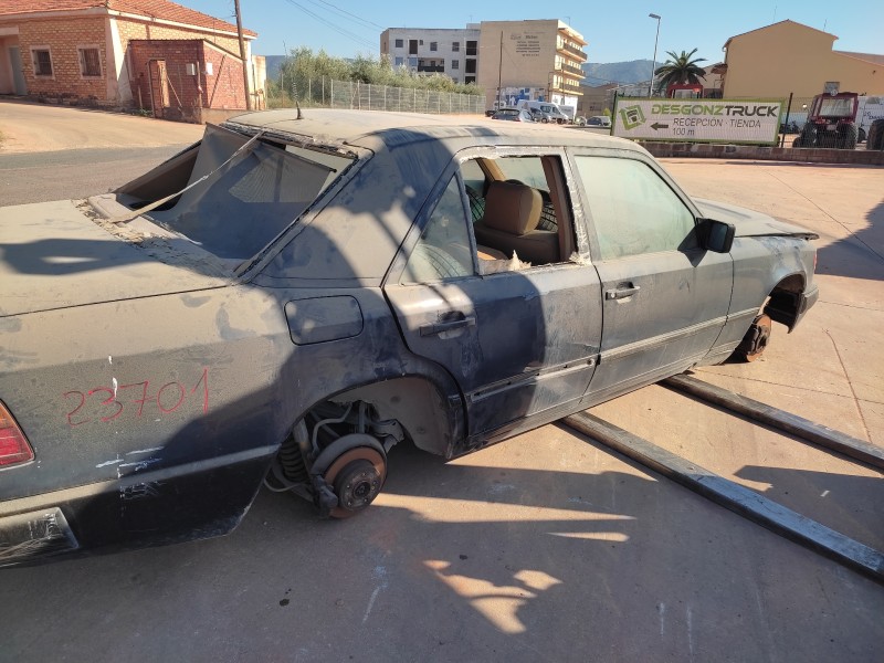 mercedes-benz clase e (w124) berlina del año 1986