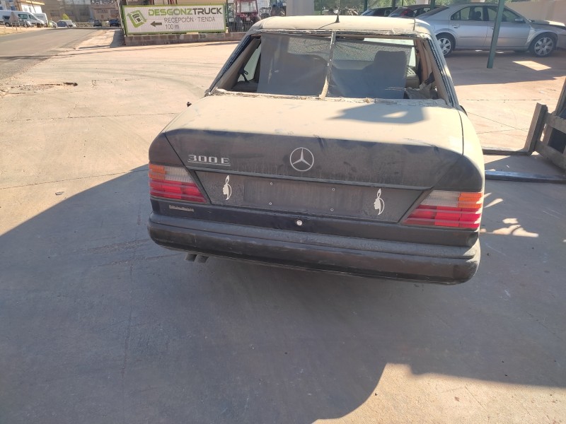 mercedes-benz clase e (w124) berlina del año 1986