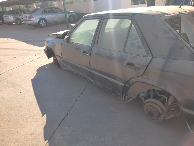 mercedes-benz clase e (w124) berlina del año 1986