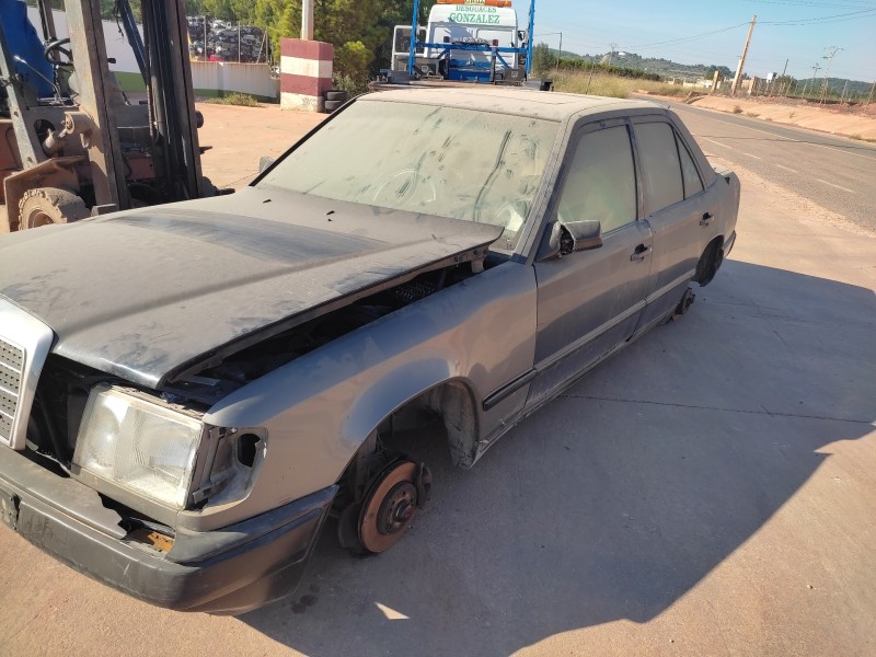 mercedes-benz clase e (w124) berlina del año 1986