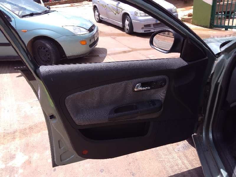 seat ibiza (6l1) del año 2003