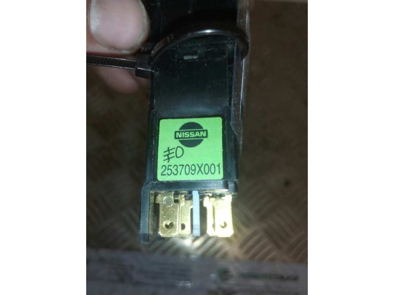 Recambio de boton antiniebla para nissan trucks atleon tk 3.95 referencia OEM IAM 253709X001  