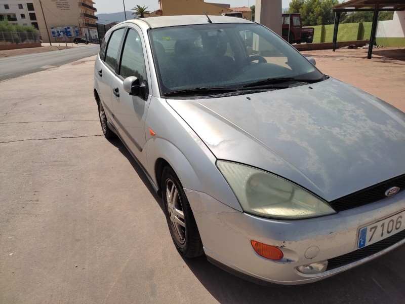 ford focus berlina (cak) del año 2001