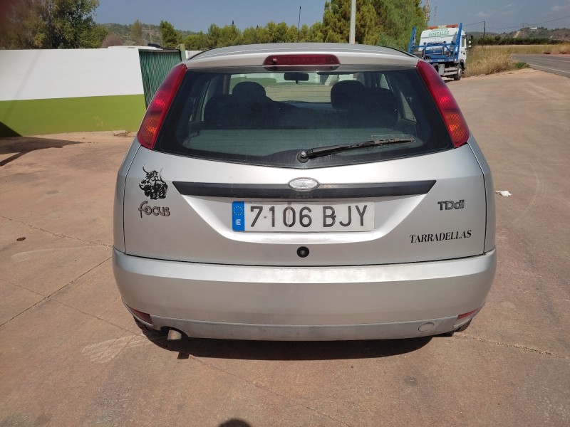 ford focus berlina (cak) del año 2001