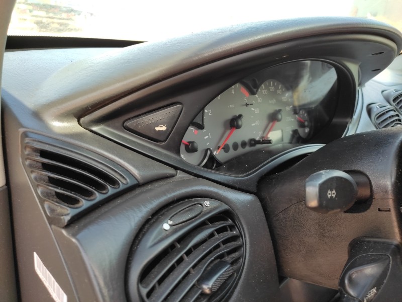 ford focus berlina (cak) del año 2001