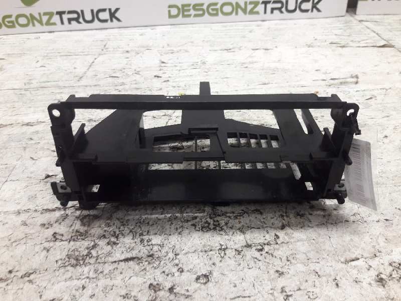 Recambio de guarnecido radio para bmw serie 3 berlina (e46) 320i referencia OEM IAM 8237560  