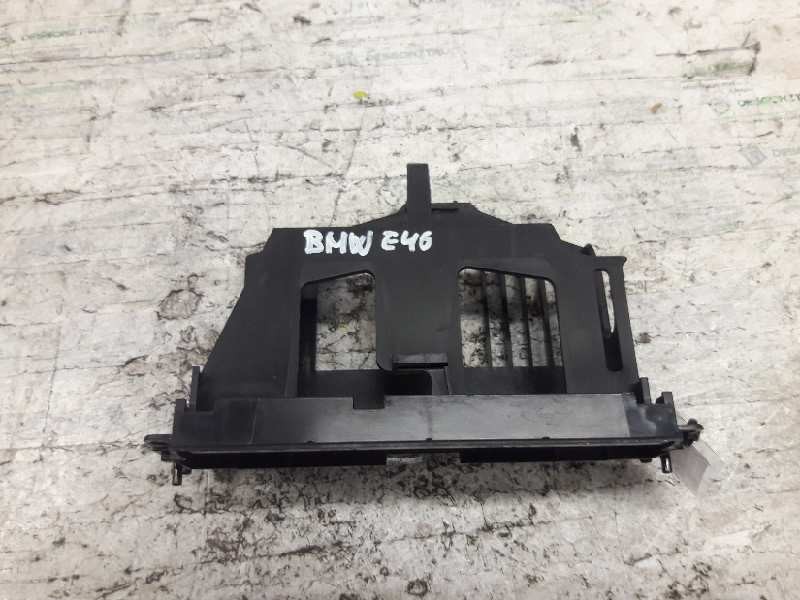 Recambio de guarnecido radio para bmw serie 3 berlina (e46) 320i referencia OEM IAM 8237560  