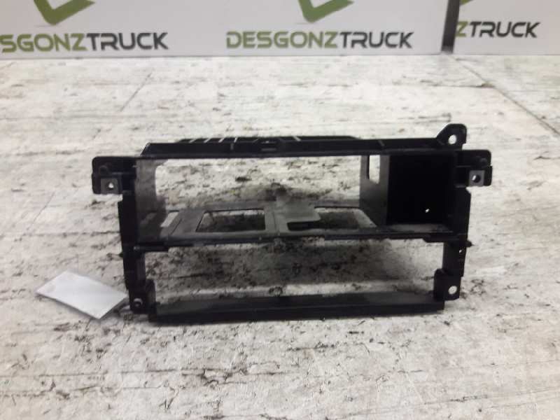 Recambio de guarnecido radio para bmw serie 3 berlina (e46) 320i referencia OEM IAM 8237560  