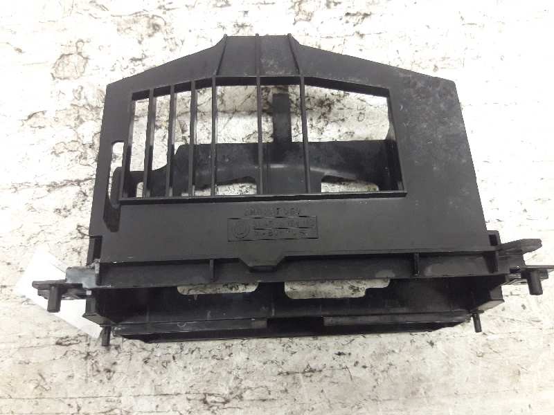 Recambio de guarnecido radio para bmw serie 3 berlina (e46) 320i referencia OEM IAM 8237560  