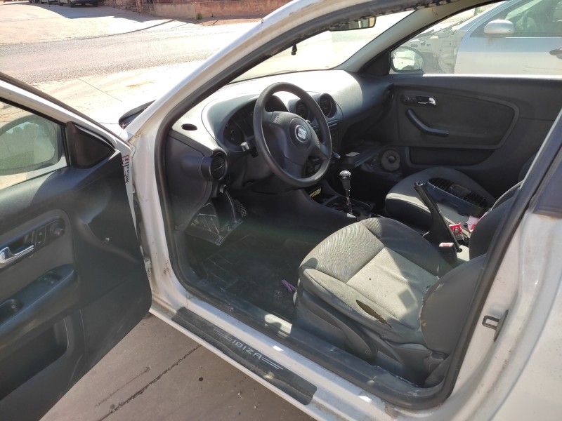 seat ibiza (6l1) del año 2002
