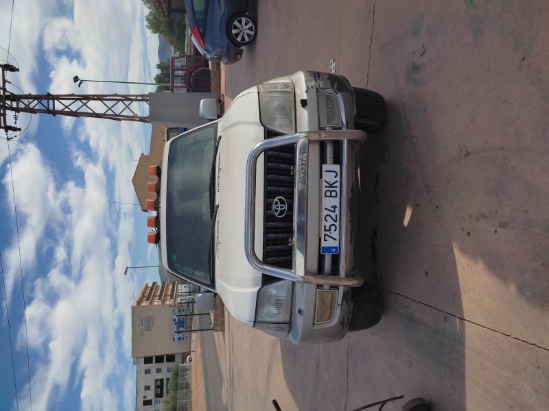 toyota land cruiser (j9) del año 2001