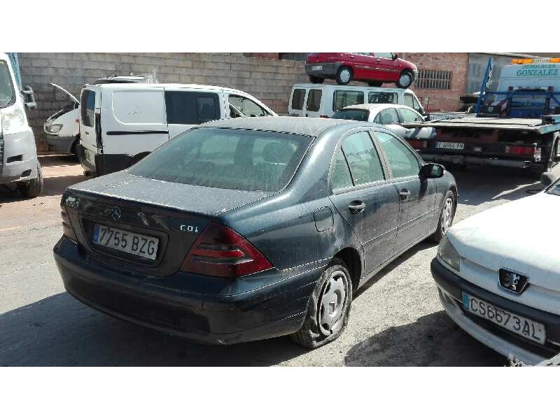 mercedes-benz clase c (w203) berlina del año 2002