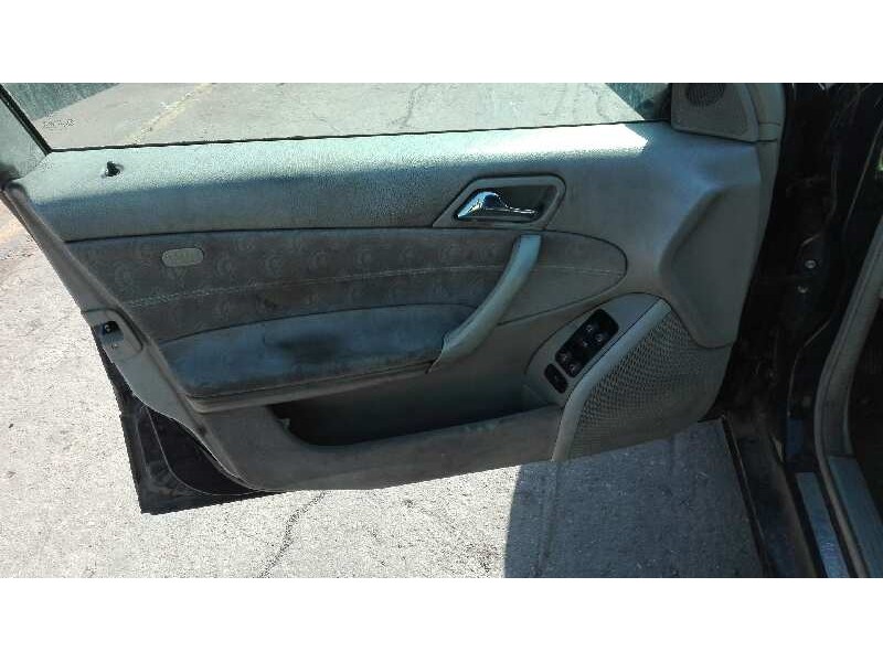 mercedes-benz clase c (w203) berlina del año 2002