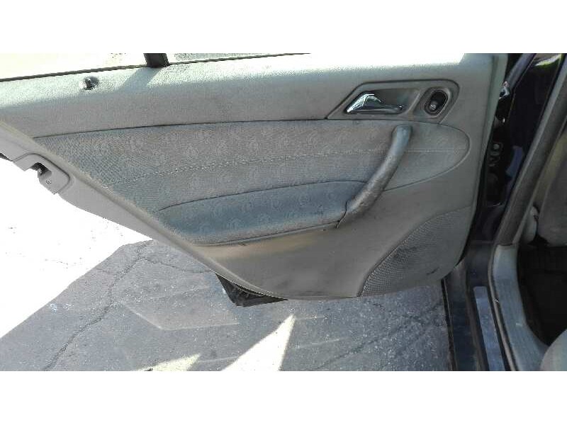 mercedes-benz clase c (w203) berlina del año 2002