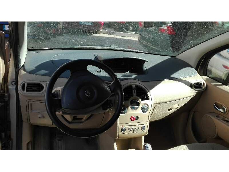 renault modus del año 2004