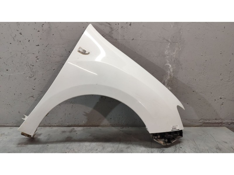 Recambio de aleta delantera derecha para dacia sandero ii 1.2 referencia OEM IAM   