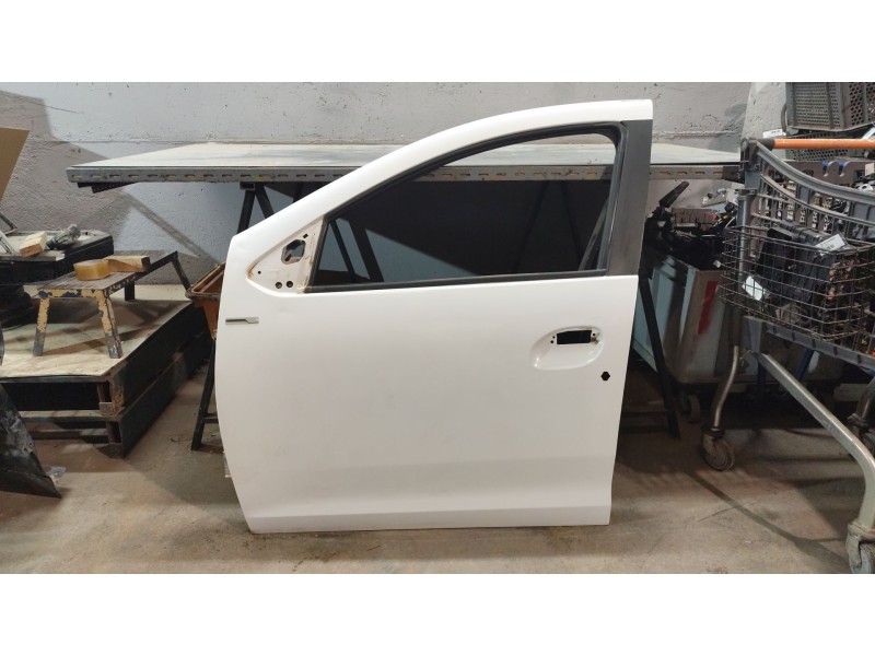 Recambio de puerta delantera izquierda para dacia sandero ii 1.2 referencia OEM IAM   