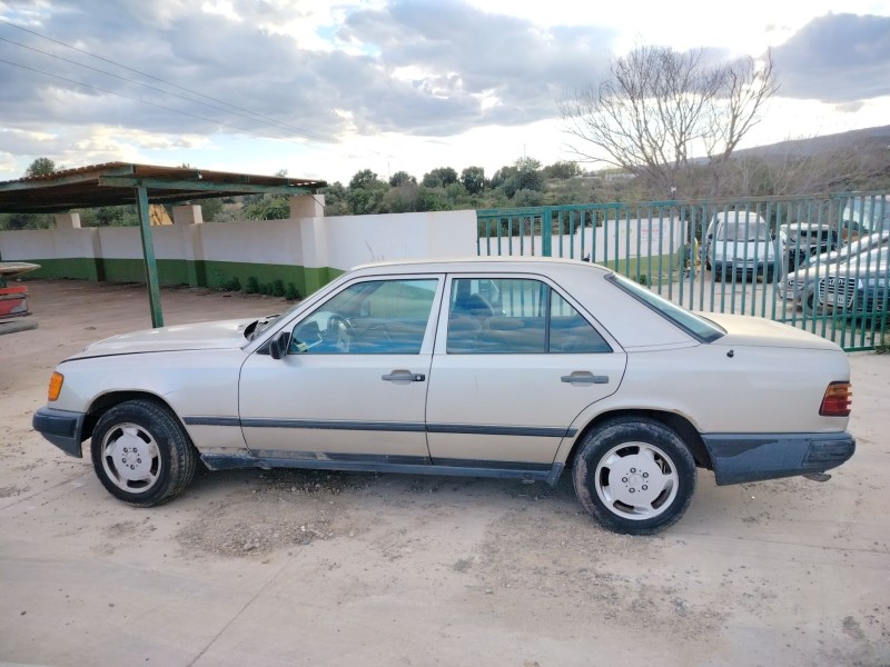 mercedes-benz clase e (w124) berlina del año 1986