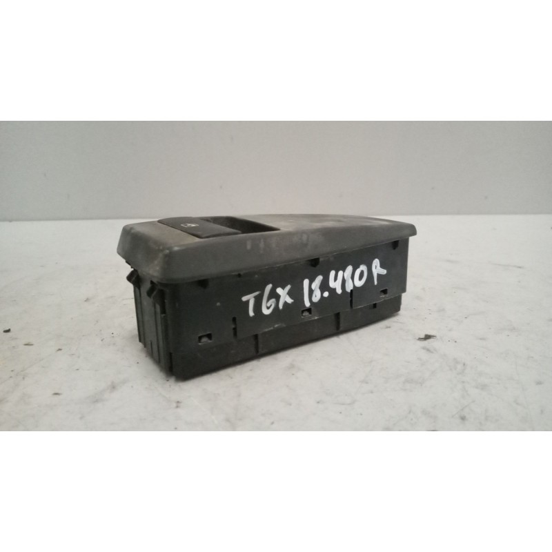 Recambio de mando elevalunas delantero derecho para man tgx 18.xxx fg / 4x2 bl xl referencia OEM IAM 81258067112  