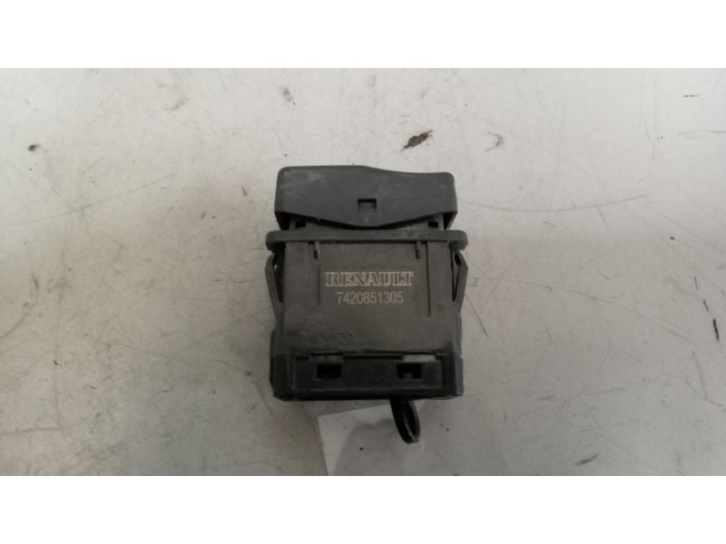 Recambio de interruptor para renault premium route 2006 fas 4x2 larga distancia referencia OEM IAM 7420851305  