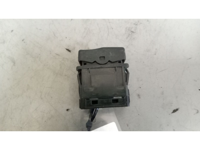 Recambio de warning para renault premium route 2006 fas 4x2 larga distancia referencia OEM IAM 5010589786  