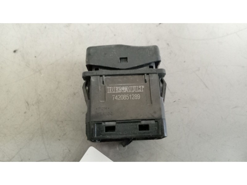 Recambio de interruptor para renault premium route 2006 fas 4x2 larga distancia referencia OEM IAM 7420851289  