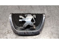 Recambio de emblema para peugeot 207 1.4 hdi referencia OEM IAM 96864156  