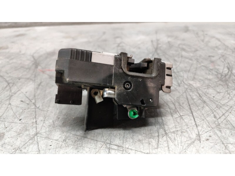 Recambio de cerradura puerta delantera derecha para opel vectra b berlina básico referencia OEM IAM 244141133pines  