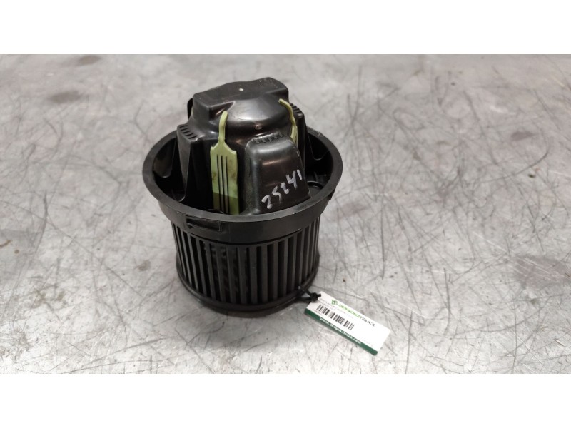 Recambio de ventilador calefaccion para peugeot 207 1.4 hdi referencia OEM IAM 102992g  