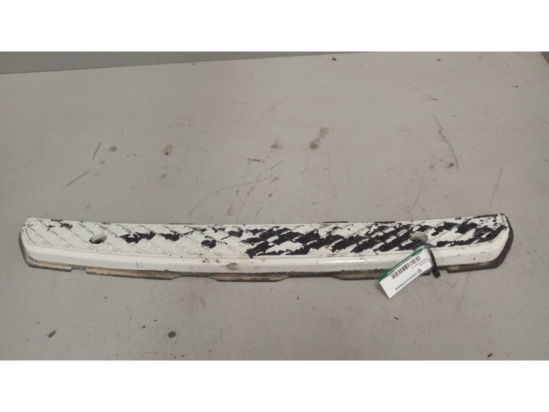 Recambio de moldura para riocar march 07 referencia OEM IAM a9068850011 moldura paragolpes delantero 