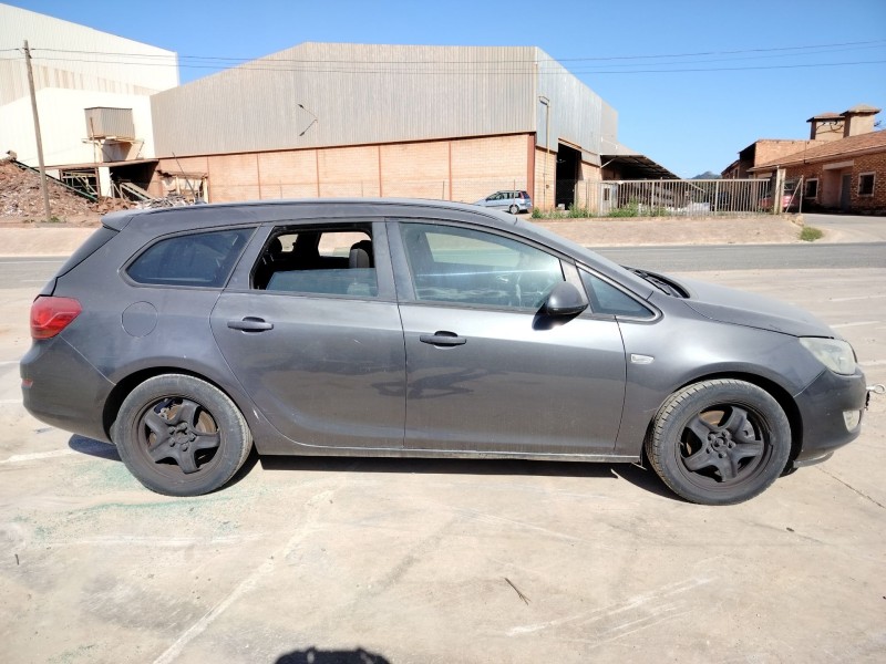 opel astra j sports tourer (p10) del año 2011