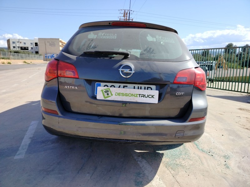 opel astra j sports tourer (p10) del año 2011