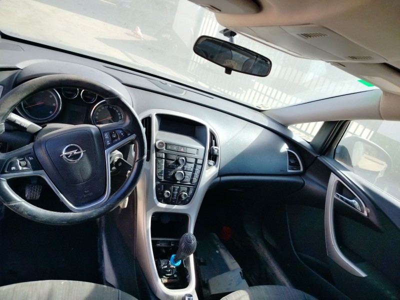 opel astra j sports tourer (p10) del año 2011