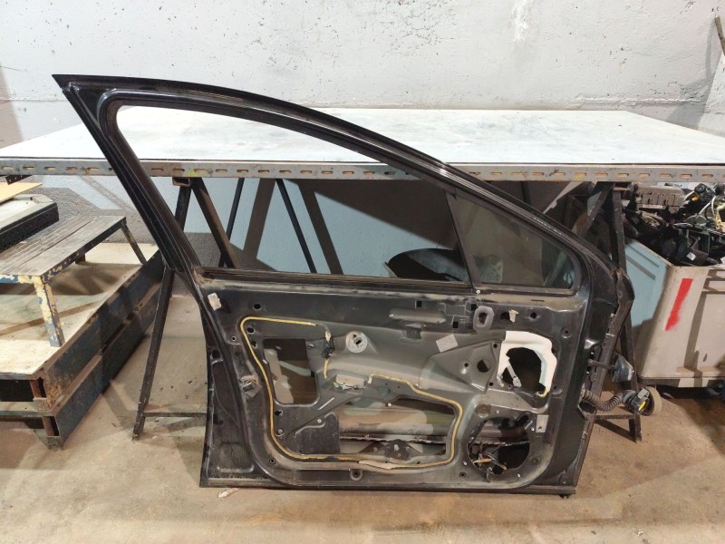 Recambio de puerta delantera izquierda para peugeot 407 sw st sport referencia OEM IAM   