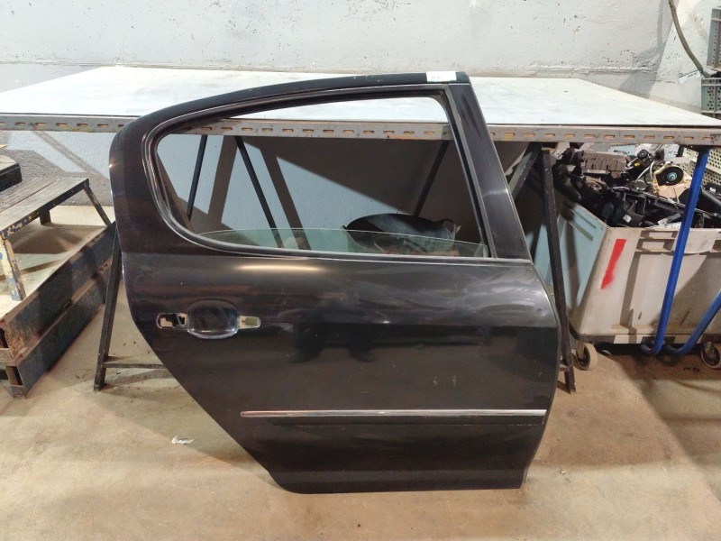 Recambio de puerta trasera derecha para peugeot 407 sw st sport referencia OEM IAM   