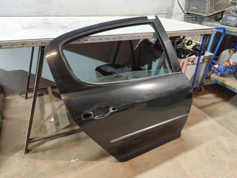 Recambio de puerta trasera derecha para peugeot 407 sw st sport referencia OEM IAM   