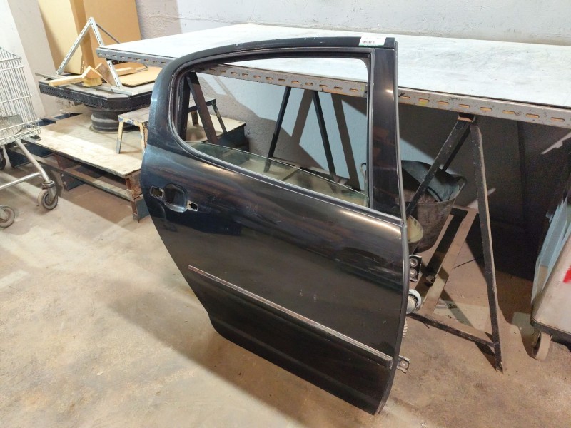 Recambio de puerta trasera derecha para peugeot 407 sw st sport referencia OEM IAM   
